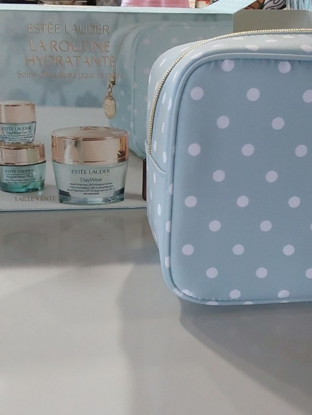 Estee LAUDER The Hydrating Routine - Picture 7 of 7